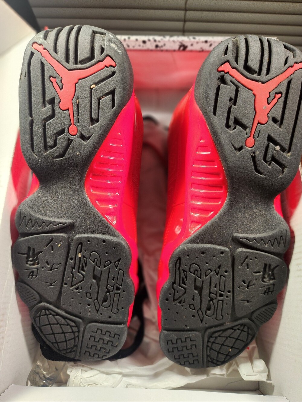 Boy's Air Jordan 9 Retro Chile Red Sneakers - Picture 7 of 8